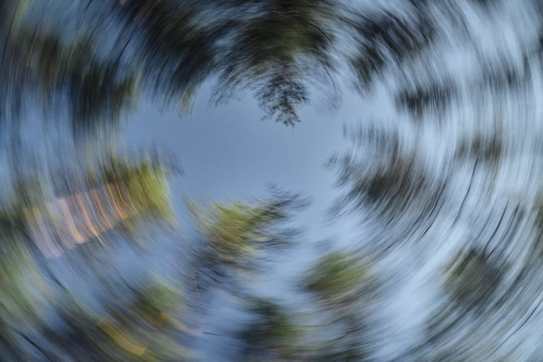 张威：巨大消费市场支撑中国经济行稳致远